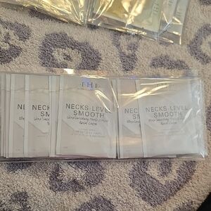 Farmhouse Fresh Skincare- 12 Necks-Level Smooth Samples